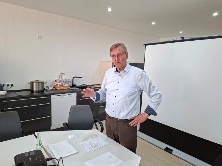 Georg Schroeter, MdB, bei seinem Bericht aus Berlin im KV Coesfeld