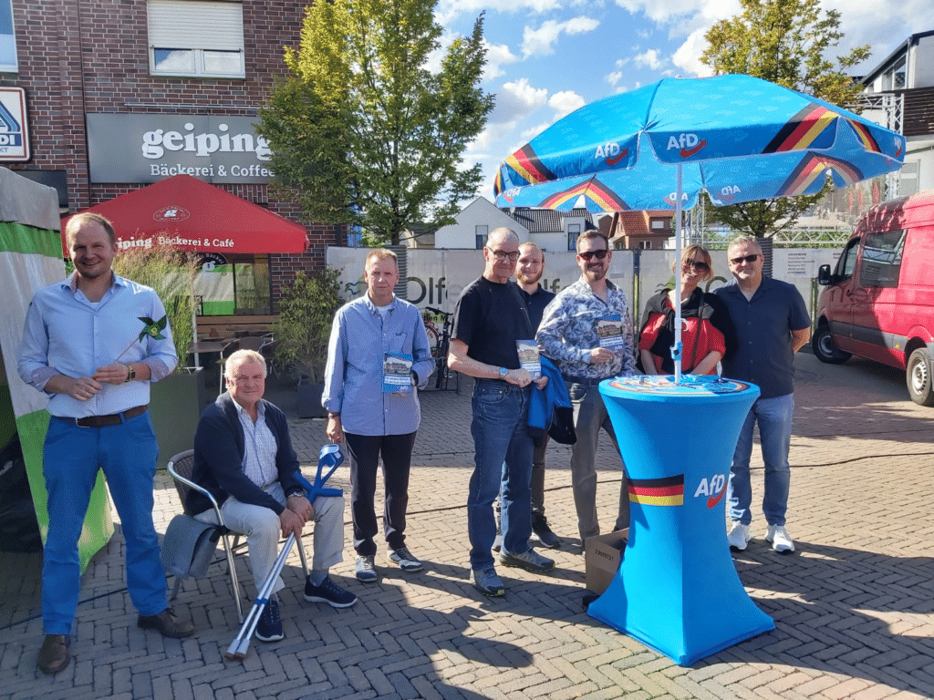 Mitglieder der AfD Coesfeld am Infostand in Olfen