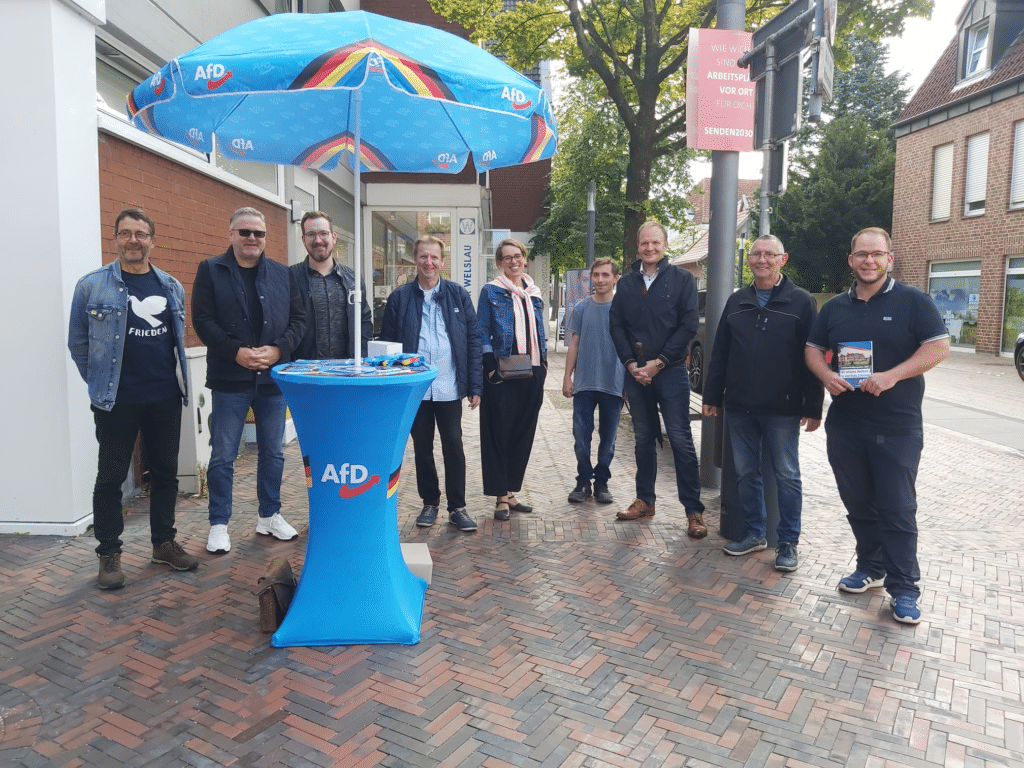 Mitglieder der AfD Coesfeld am Info-Stand in Senden